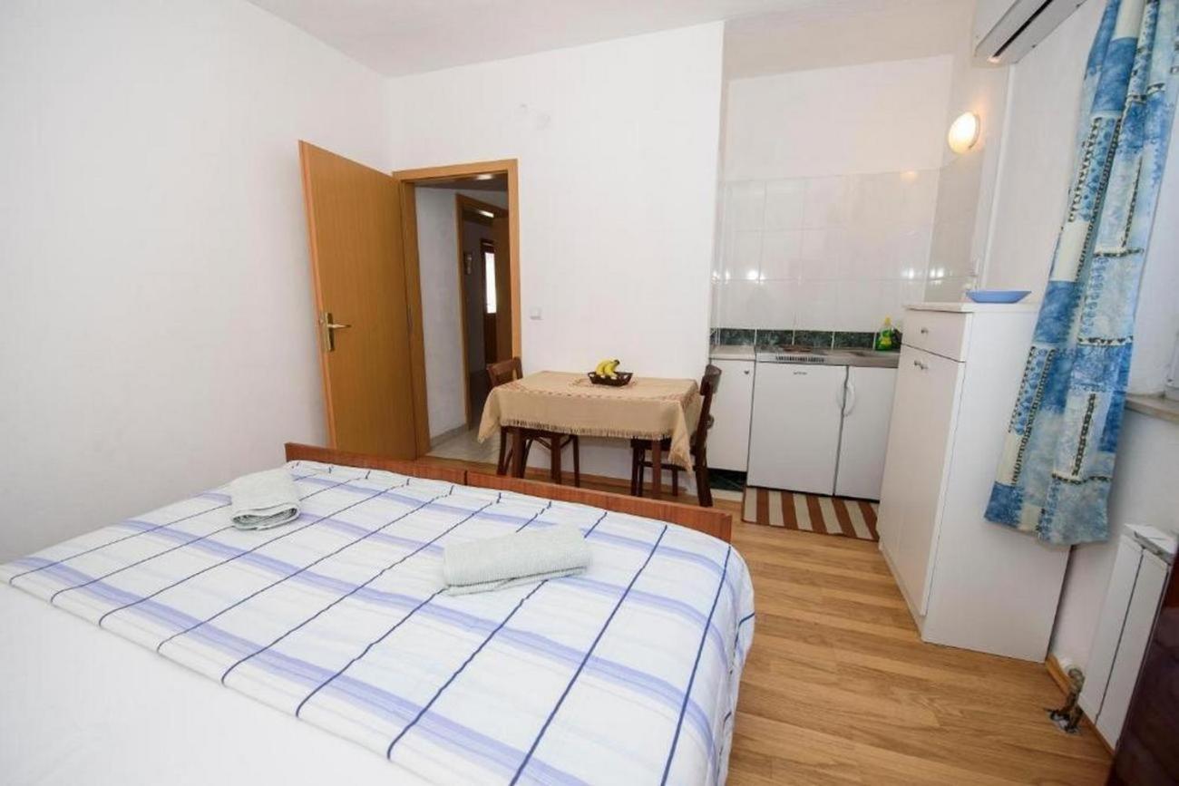 Apartments By The Sea Suhi Potok, Omis - 14555 Jesenice  Δωμάτιο φωτογραφία